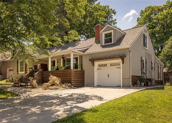 $430,000 | 5608 Nall Avenue, Roeland Park, KS 66202