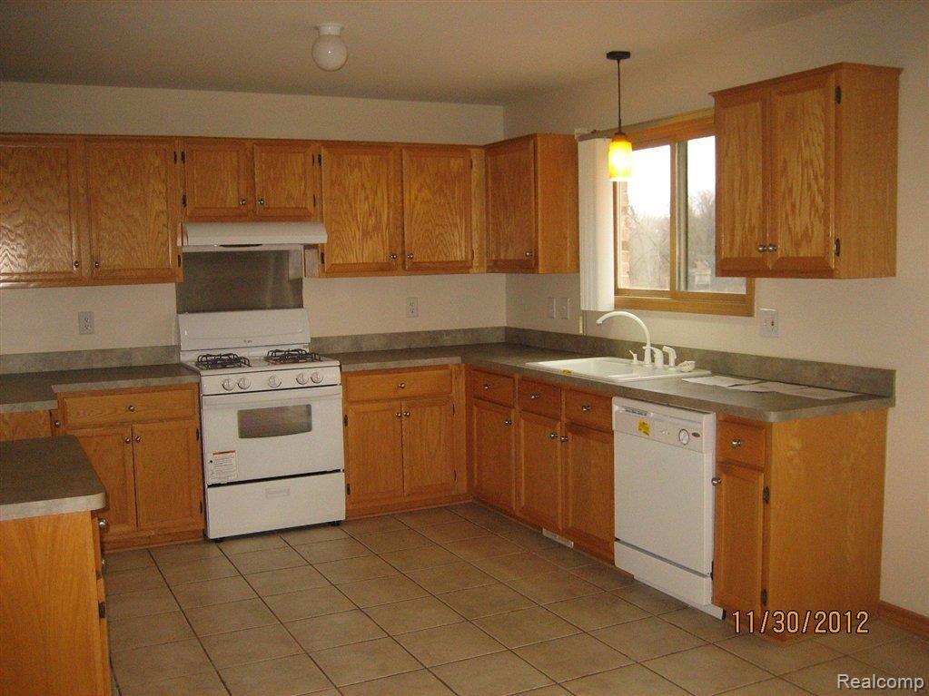 50349 Riverside Drive Macomb, MI 48044 - Photo 2 of 20 2012-11-30 14.53.57.jpg