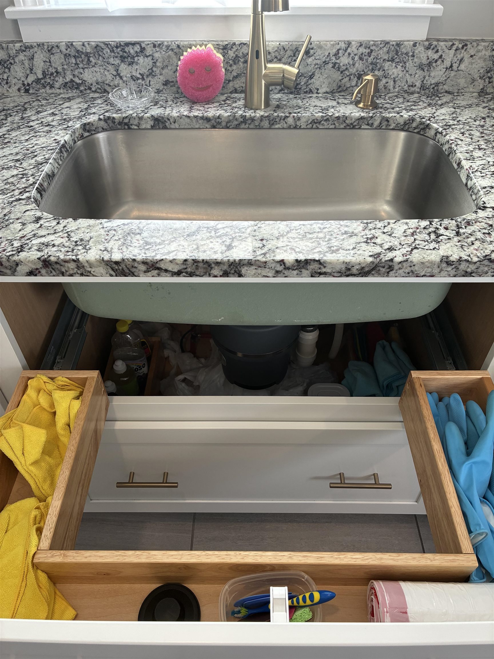 90 Tarbell Street Manchester, NH 03104 - Photo 11 of 60