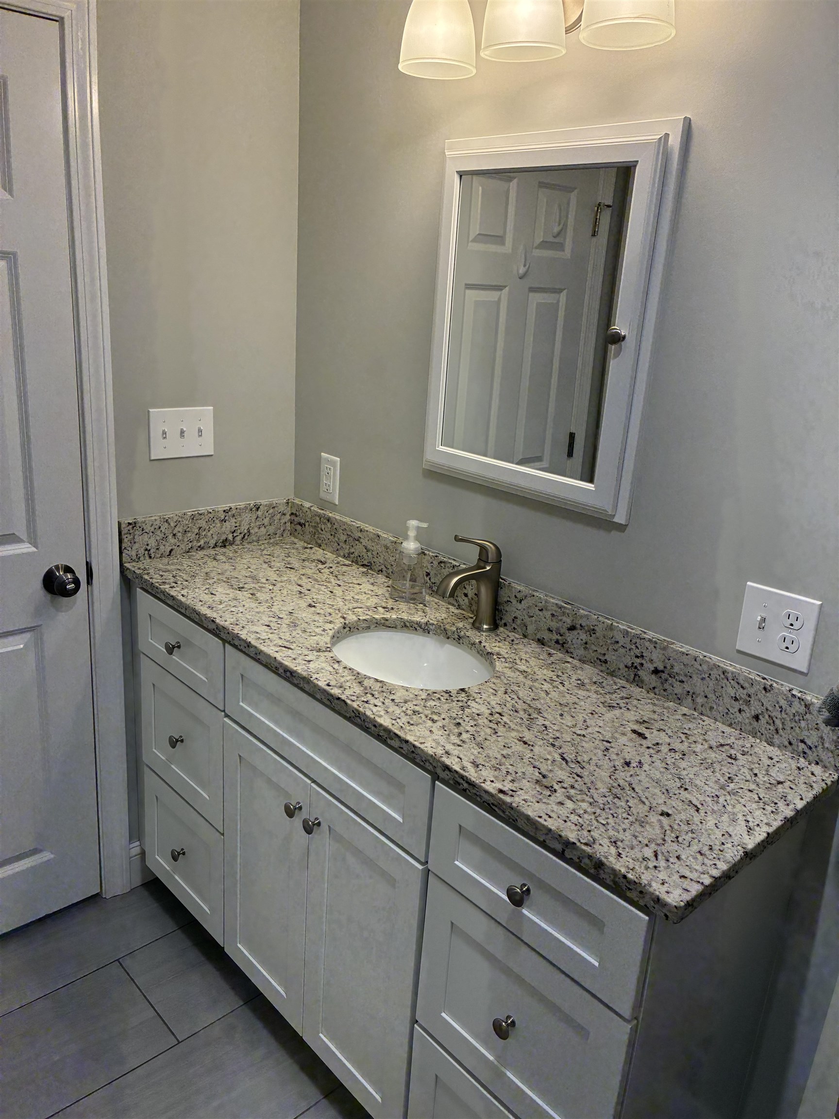 90 Tarbell Street Manchester, NH 03104 - Photo 25 of 60