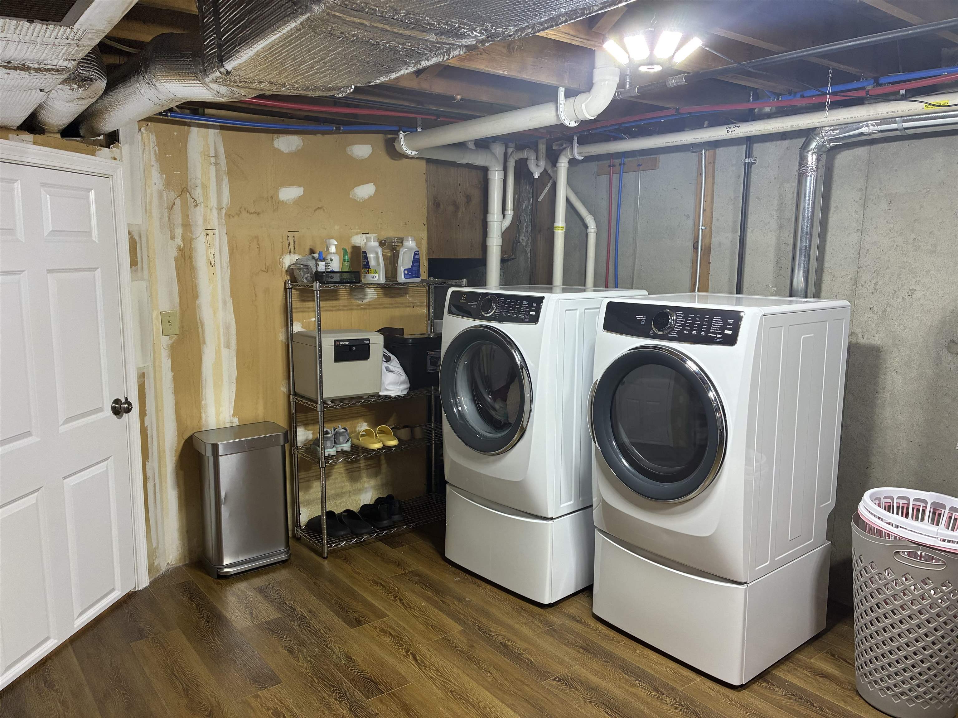 90 Tarbell Street Manchester, NH 03104 - Photo 43 of 60