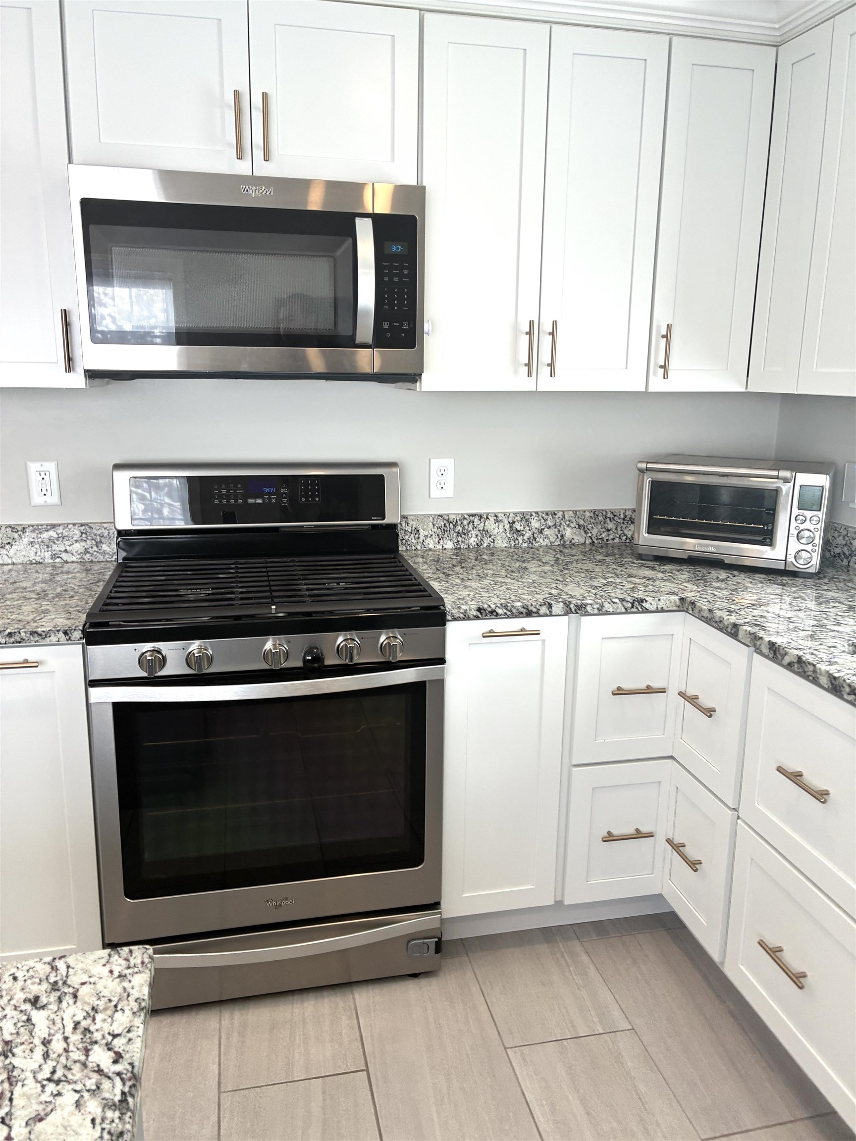 90 Tarbell Street Manchester, NH 03104 - Photo 5 of 60