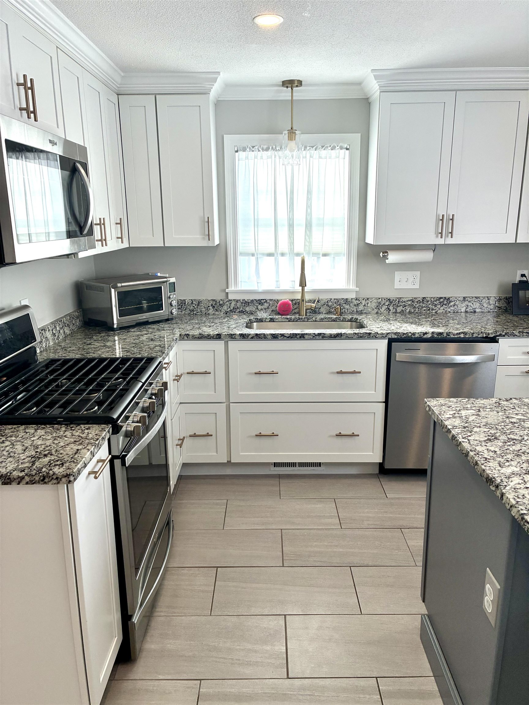 90 Tarbell Street Manchester, NH 03104 - Photo 6 of 60