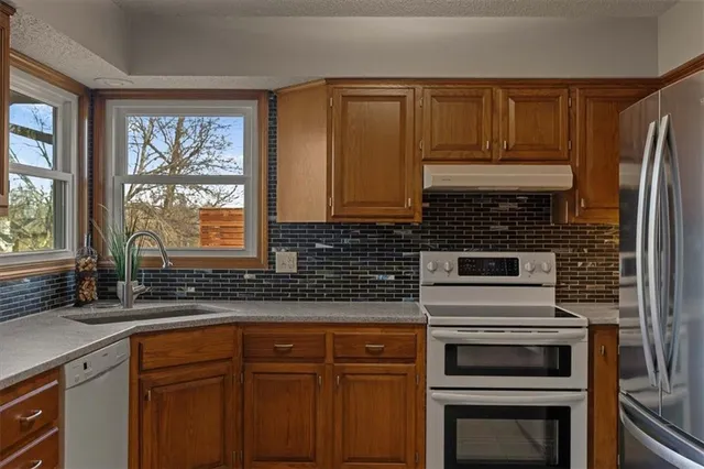 $354,000 | 15778 Horton Street, Overland Park, KS 66223