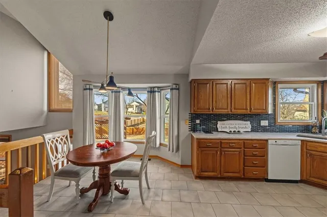 $354,000 | 15778 Horton Street, Overland Park, KS 66223