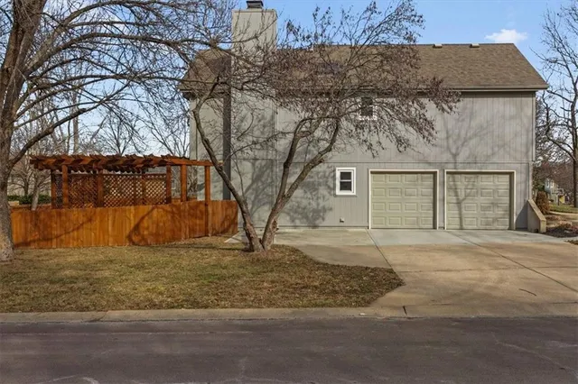 $354,000 | 15778 Horton Street, Overland Park, KS 66223