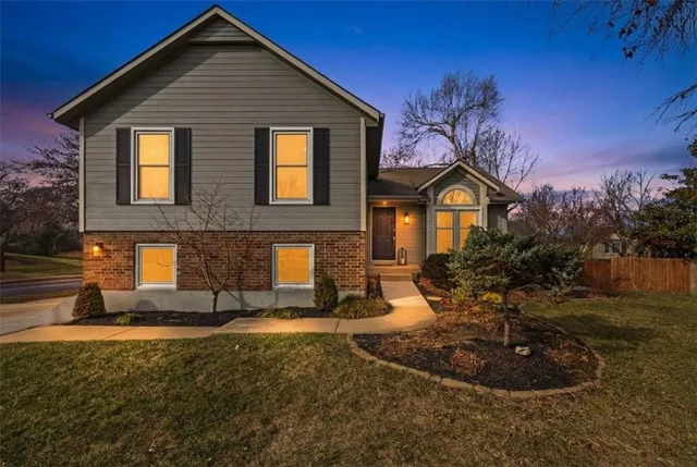 $354,000 | 15778 Horton Street, Overland Park, KS 66223