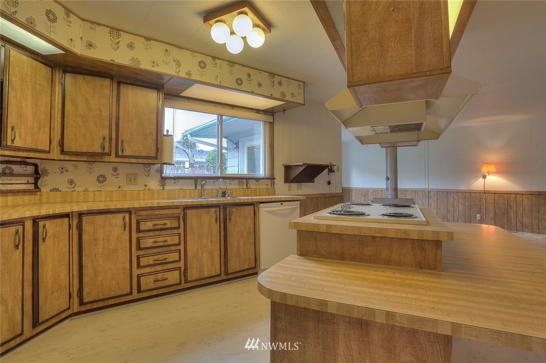 23911 Lake Drive West Bothell, WA 98021 - Photo 17 of 25 Gallery Image 17