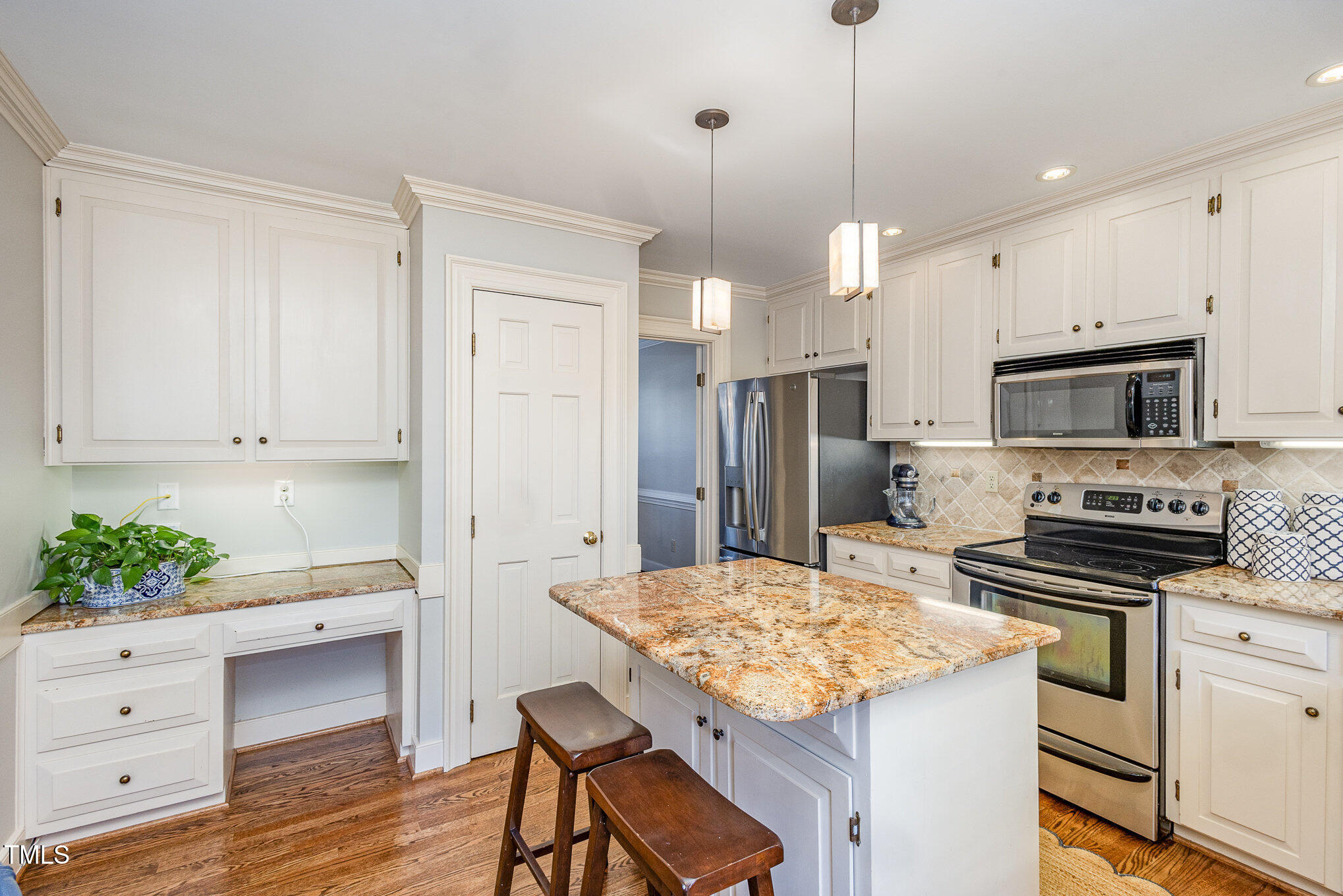 7508 Chippenham Court Raleigh, NC 27613 - Photo 17 of 36 014_file_309