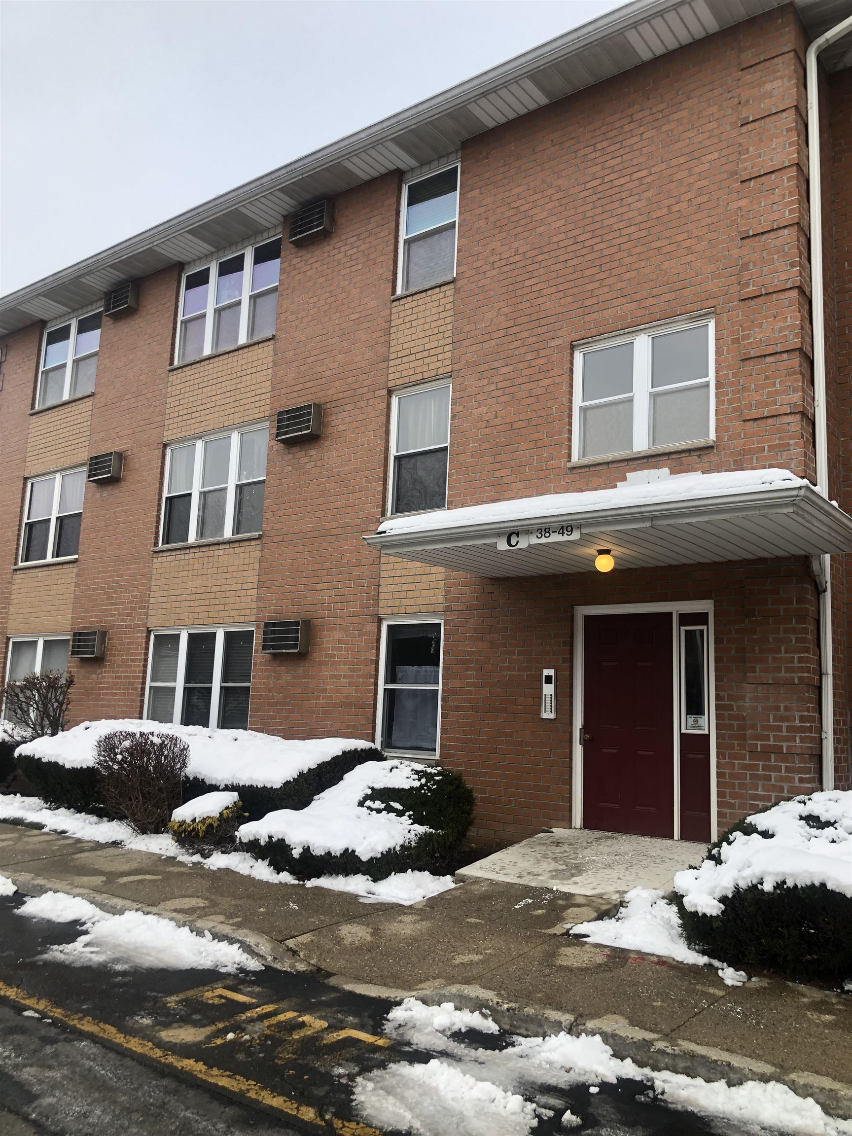 43 Riverview Court, Unit 43 Secaucus, NJ 07094 - Photo 2 of 3 a front view of a house with a yard