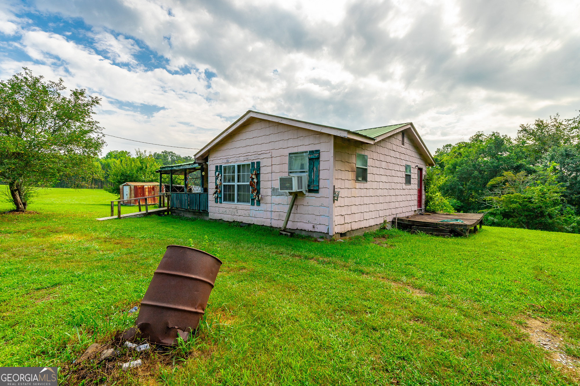77 Bolton Road Trenton, GA 30752 - Photo 15 of 47 a backyard of a house with table and chairs