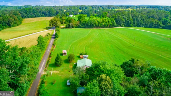 a view of a golf club with a backyard