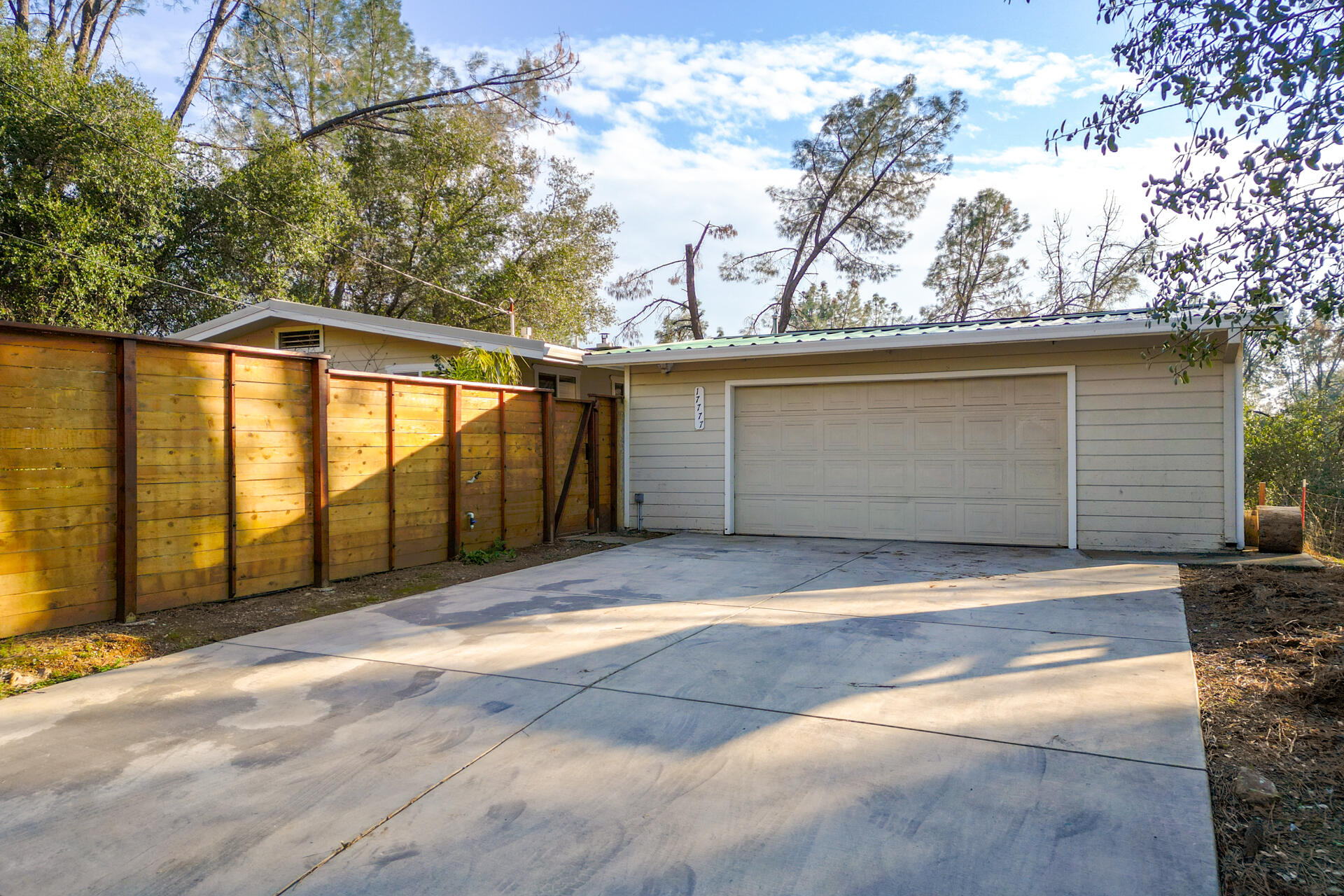 17777 Irish Road Redding, CA 96003 - Photo 21 of 25 DJI_0903-HDR