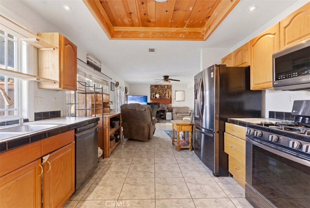 847 South Arrowhead Avenue Rialto, CA 92376 - Photo 11 of 30 Photo has been edited to remove personal items