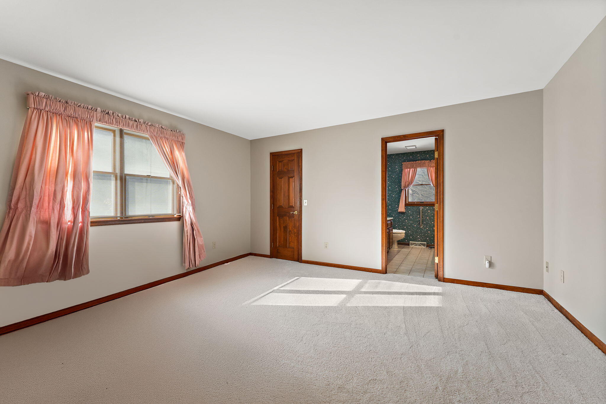 176 Wexford Road Valparaiso, IN 46385 - Photo 26 of 54 an empty room with windows