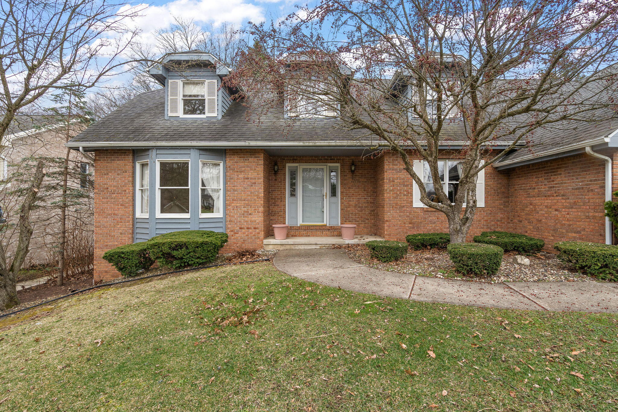 176 Wexford Road Valparaiso, IN 46385 - Photo 5 of 54 a brick house with a yard plants and large tree