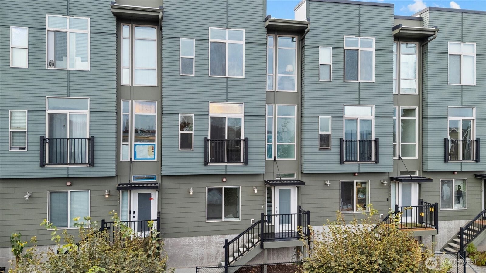 2132 South G Street Tacoma, WA 98405 - Photo 4 of 40 front view of a building