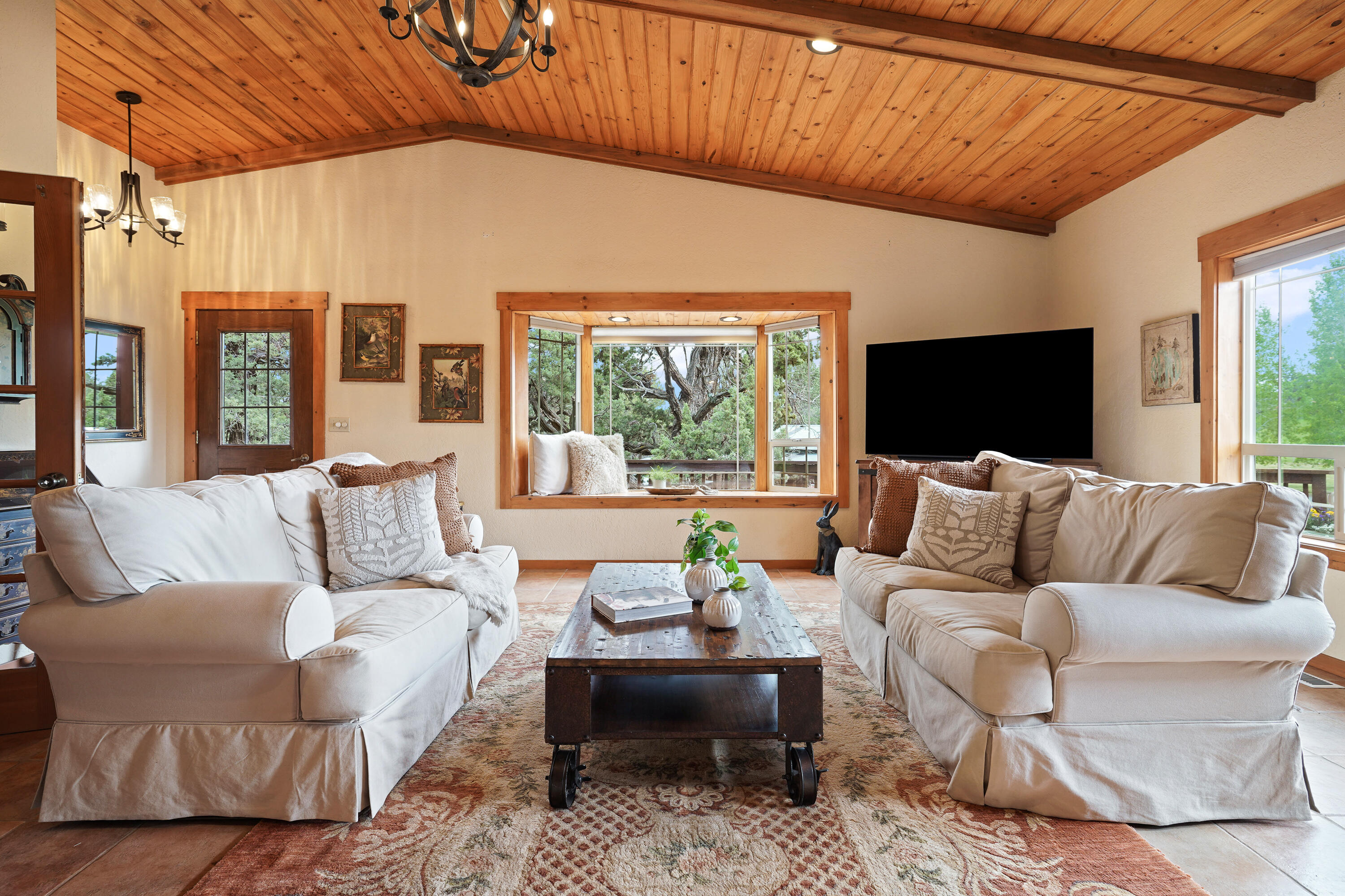 62760 Dixon Loop Bend, OR 97701 - Photo 21 of 69 20 great room