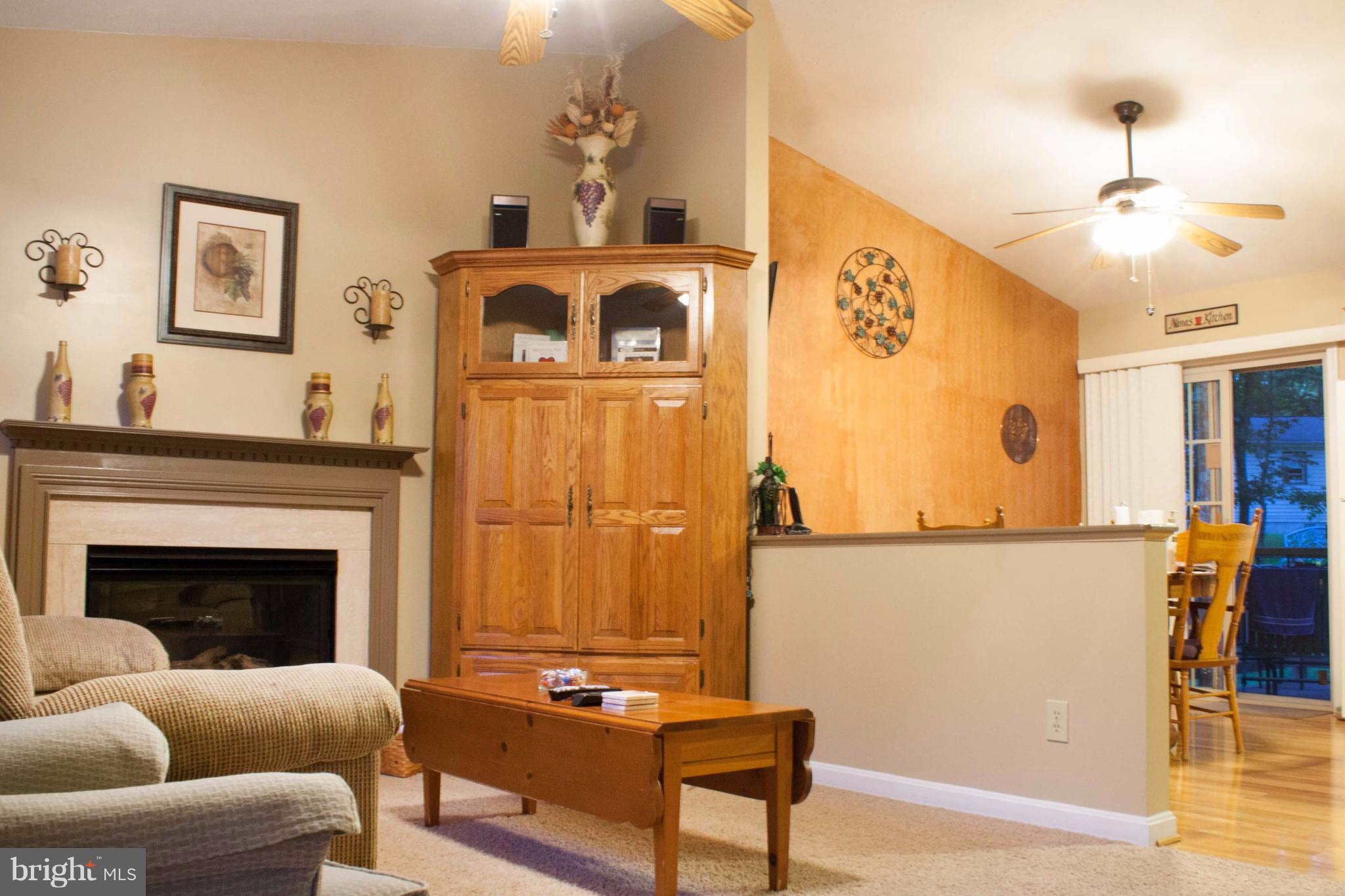 186 Split Rail Road Front Royal, VA 22630 - Photo 5 of 24 Living Room