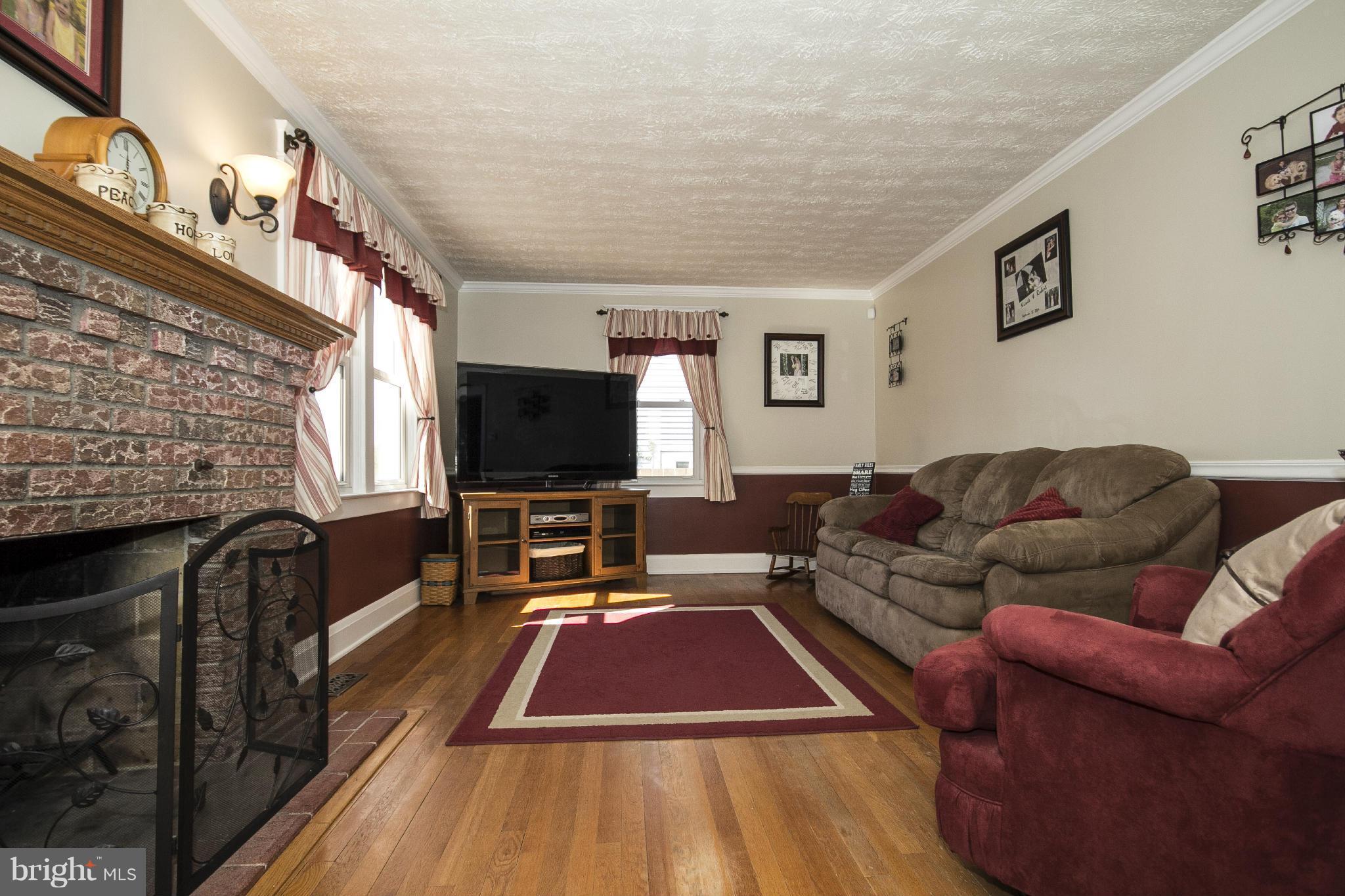8324 Beryl Road Baltimore, MD 21234 - Photo 3 of 29 Living Room