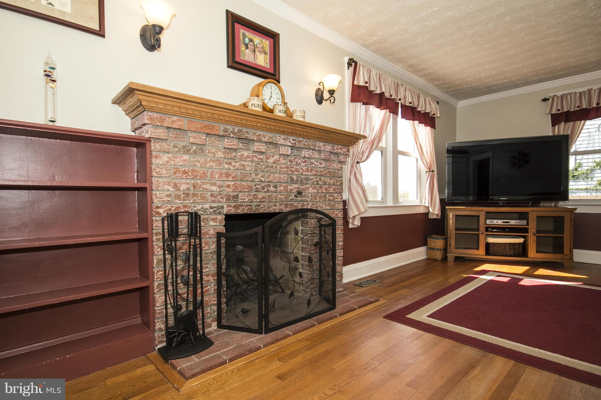 8324 Beryl Road Baltimore, MD 21234 - Photo 8 of 29 Living Room