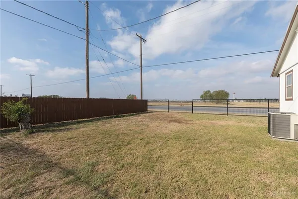 $1,000 | 900 Tamaulipas Street, Weslaco, TX 78596