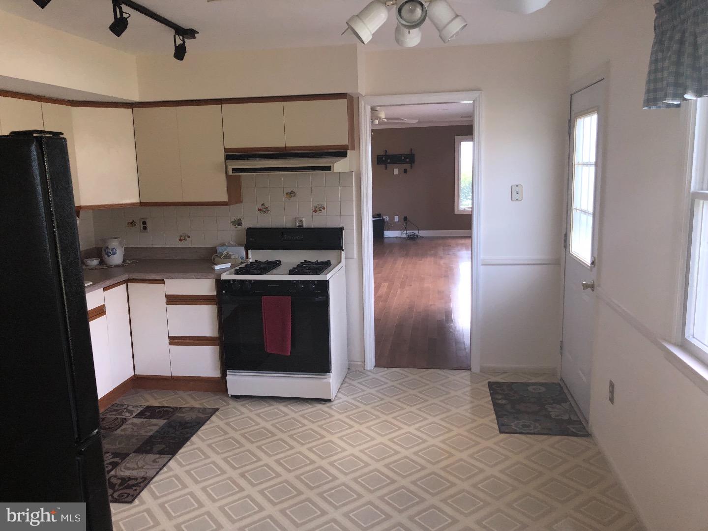 6 Tar Heels Road Hamilton, NJ 08619 - Photo 9 of 21