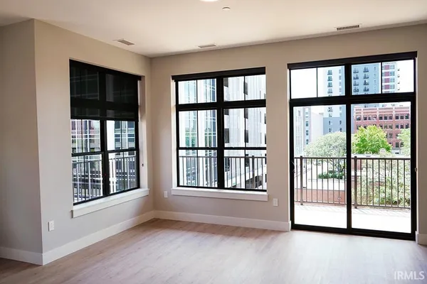 $4,405 | 248 West Main Street, Unit 506, Fort Wayne, IN 46802