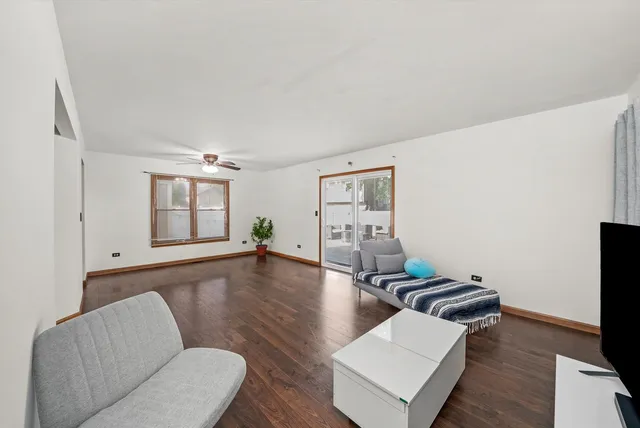 $349,900 | 3812 Hennepin Drive, Joliet, IL 60431