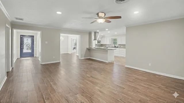 $695,000 | 1431 Walnut Lane, Houston, TX 77339