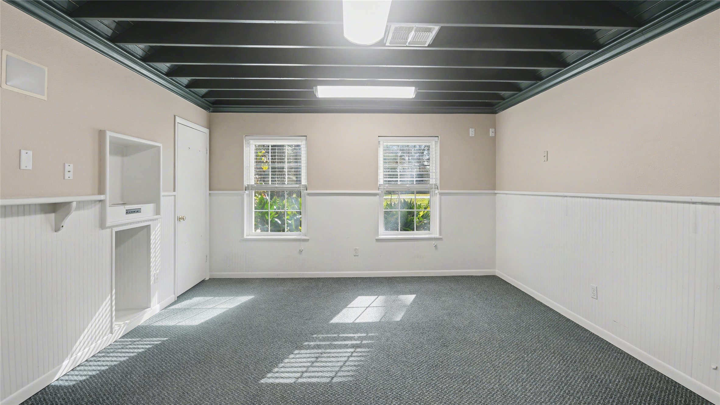 1431 Walnut Lane Houston, TX 77339 - Photo 33 of 47 a view of empty room with windows