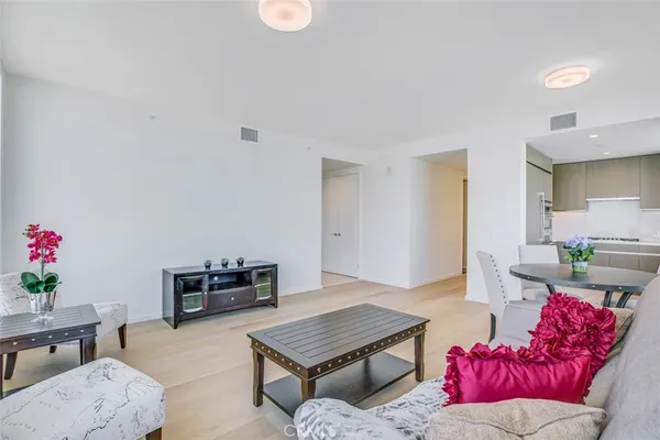 $5,000 | 889 Francisco Street, Unit 3708, Los Angeles, CA 90017