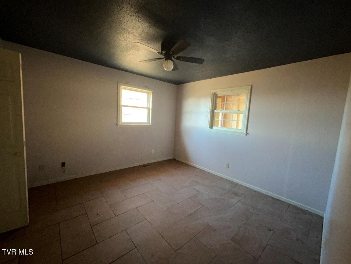 333 North Loretta Street Greeneville, TN 37745 - Photo 5 of 13 IMG_1525