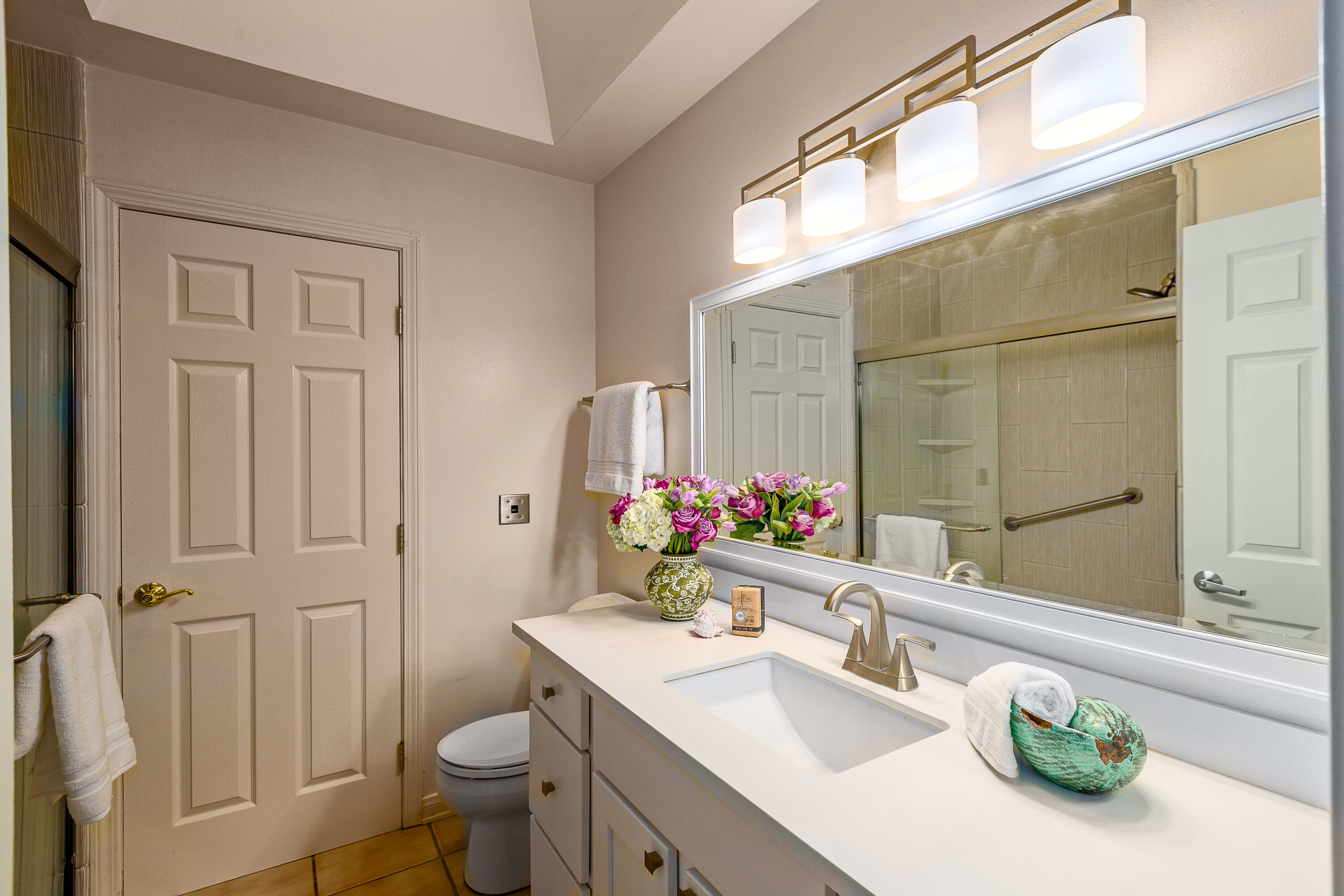 5615 Via Ravenna Goleta, CA 93117 - Photo 16 of 32 Main Hall Bathroom