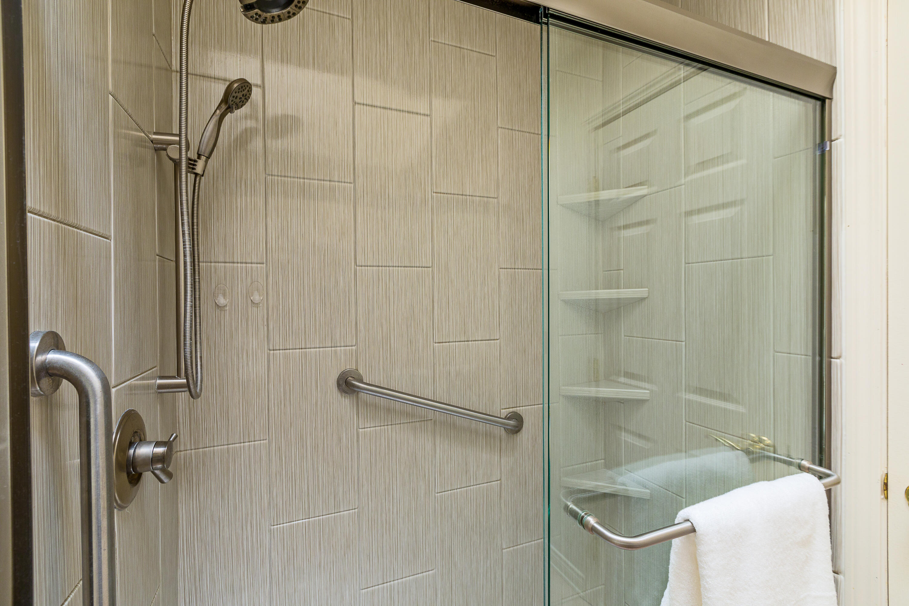 5615 Via Ravenna Goleta, CA 93117 - Photo 17 of 32 Shower