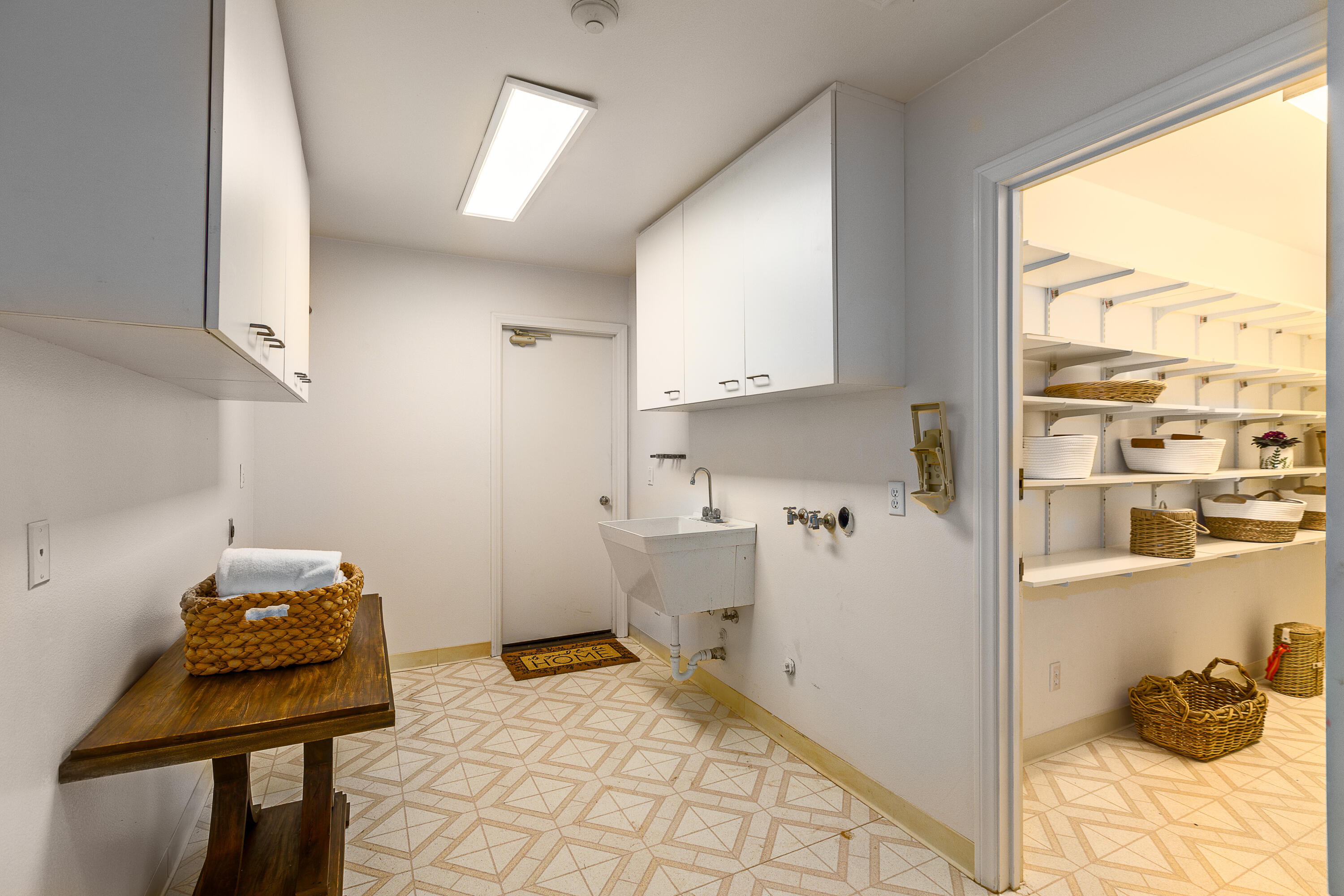 5615 Via Ravenna Goleta, CA 93117 - Photo 28 of 32 Laundry Room