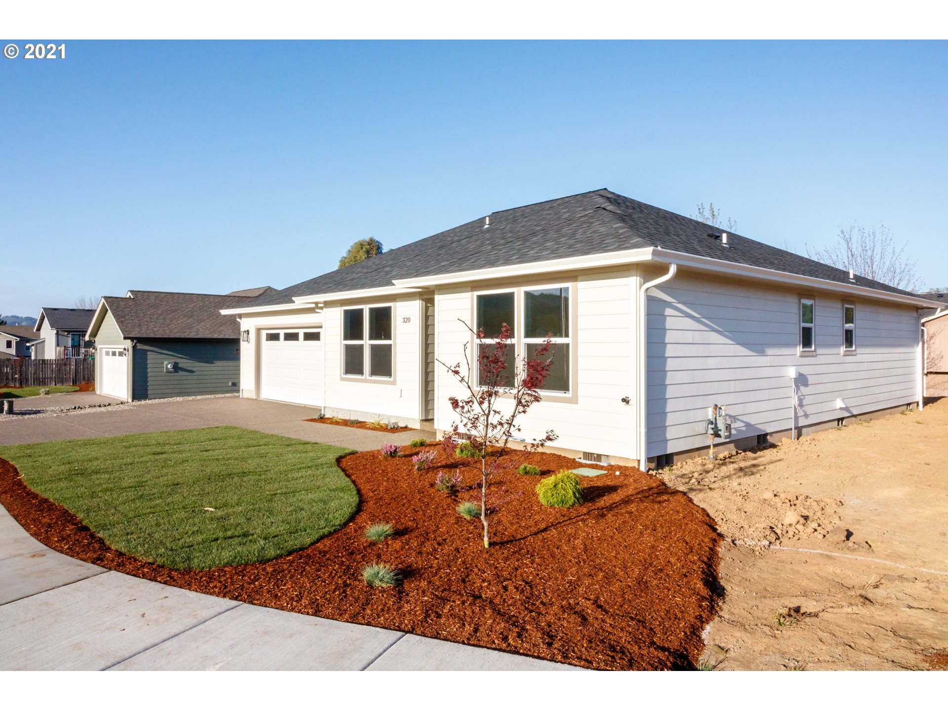 320 Northeast Rose Ridge Drive Winston, OR 97496 - Photo 3 of 31 Gallery Image 3