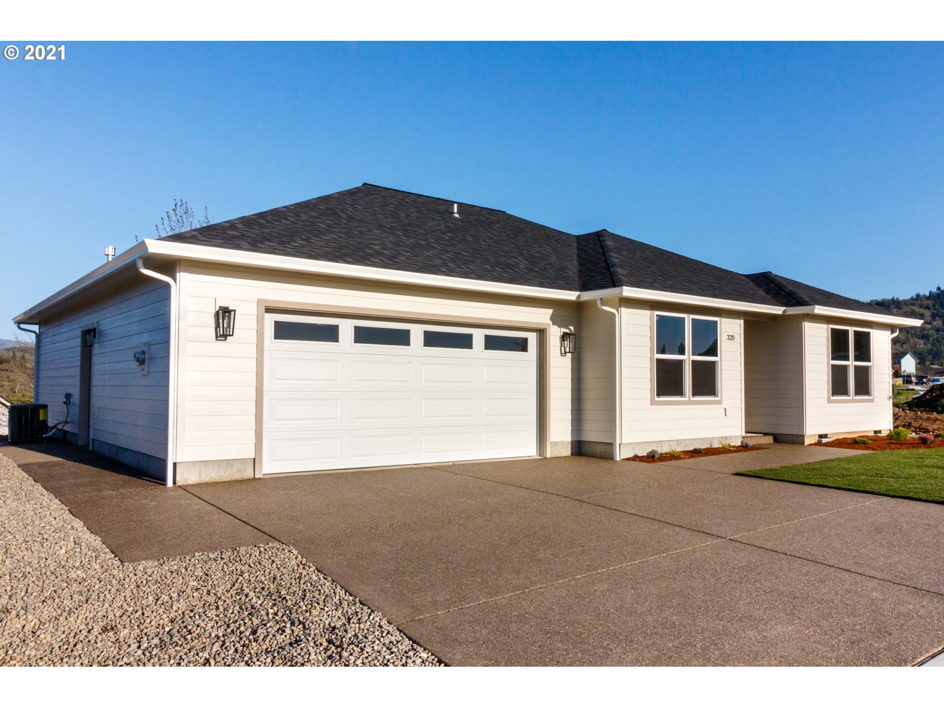 320 Northeast Rose Ridge Drive Winston, OR 97496 - Photo 4 of 31 Gallery Image 4