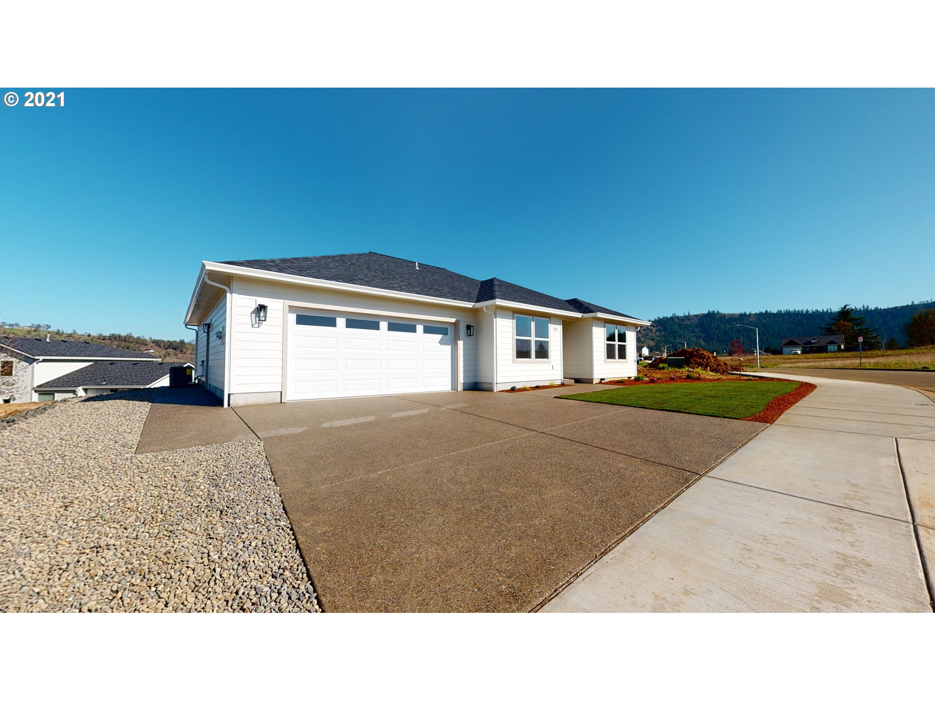 320 Northeast Rose Ridge Drive Winston, OR 97496 - Photo 5 of 31 Gallery Image 5