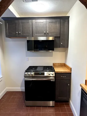 $1,575 | 300 Main Street, Unit 4, Southbridge, MA 01550