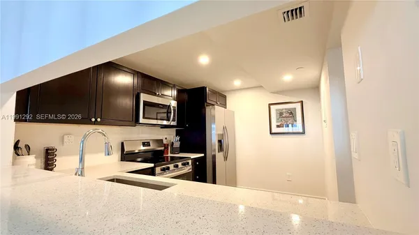 $2,950 | 555 Northeast 15th Street, Unit 29F, Miami, FL 33132