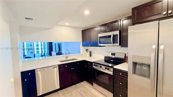$2,950 | 555 Northeast 15th Street, Unit 29F, Miami, FL 33132