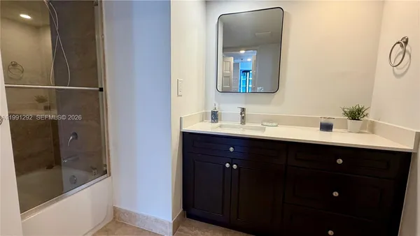 $2,950 | 555 Northeast 15th Street, Unit 29F, Miami, FL 33132