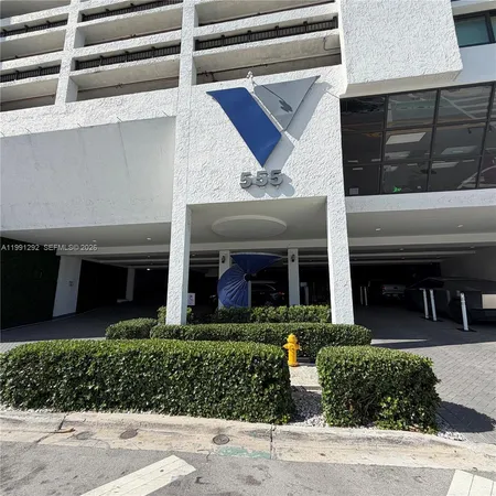 $2,950 | 555 Northeast 15th Street, Unit 29F, Miami, FL 33132