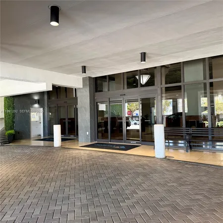 $2,950 | 555 Northeast 15th Street, Unit 29F, Miami, FL 33132