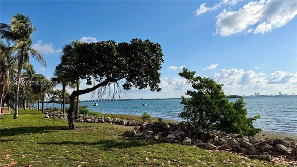 $2,950 | 555 Northeast 15th Street, Unit 29F, Miami, FL 33132