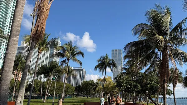 $2,950 | 555 Northeast 15th Street, Unit 29F, Miami, FL 33132