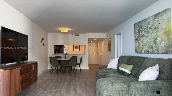 $2,950 | 555 Northeast 15th Street, Unit 29F, Miami, FL 33132