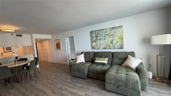 $2,950 | 555 Northeast 15th Street, Unit 29F, Miami, FL 33132