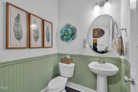 a work place that has a desk and chair